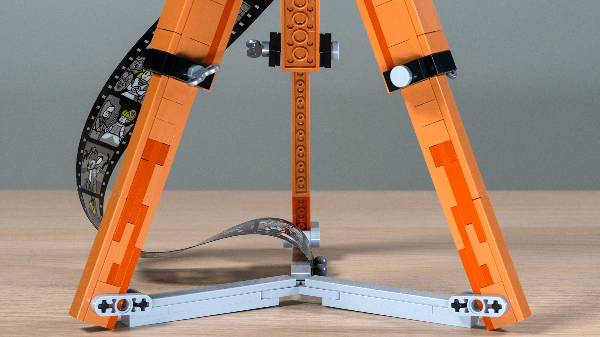 Lego Walt Disney Tribute Camera (43230) close-up of tripod legs