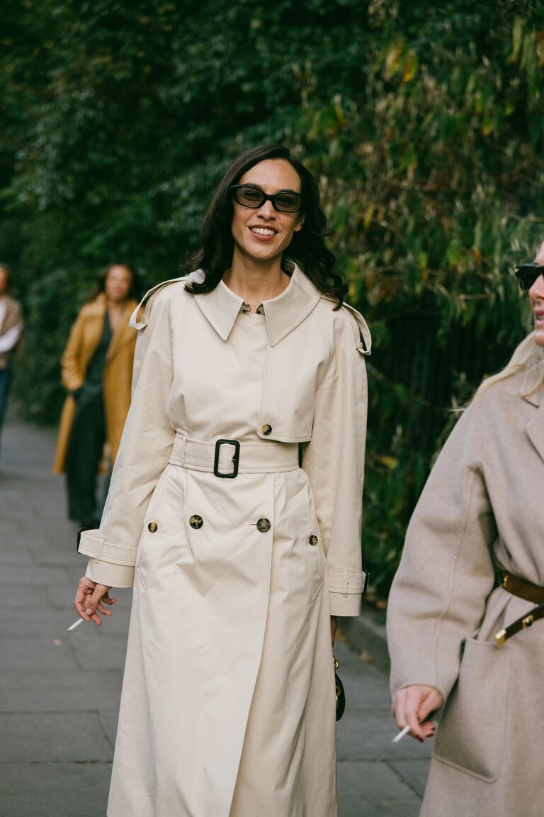 @sarahellentreacher shows Alexa Chung in a Burberry Trench for London Fashion Week