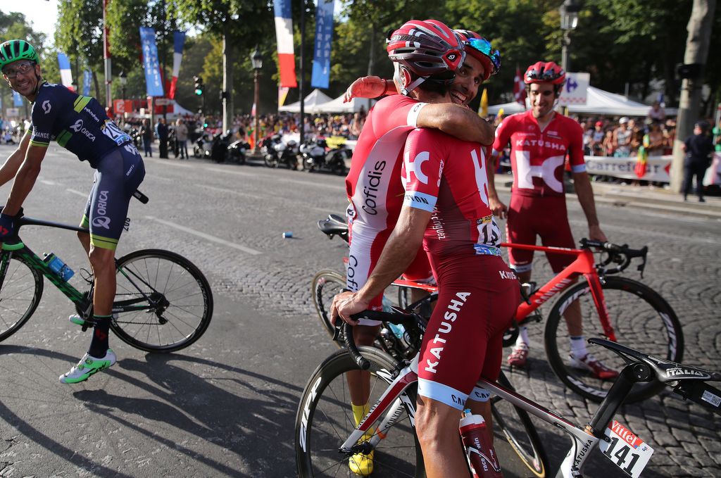 Joaquim Rodriguez (Katusha) gets a hug from friend Luis Angel Mate (Cofidis)