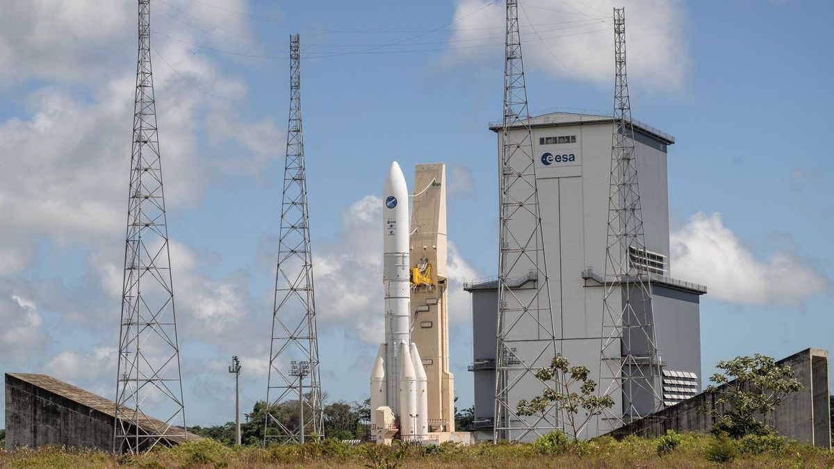Zobacz nową, potężną europejską rakietę Ariane 6 na platformie startowej (zdjęcie)