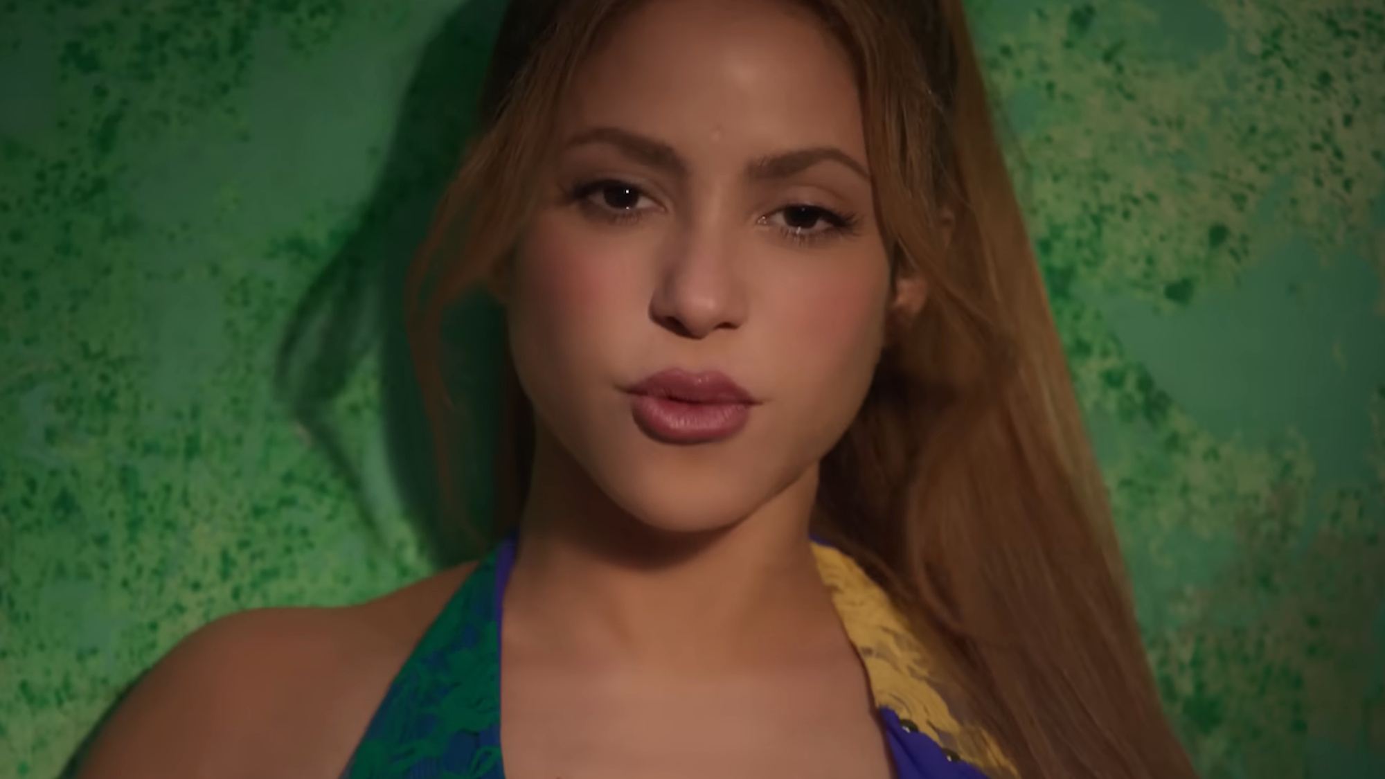 Shakira is shown in the Dai Dai music video.