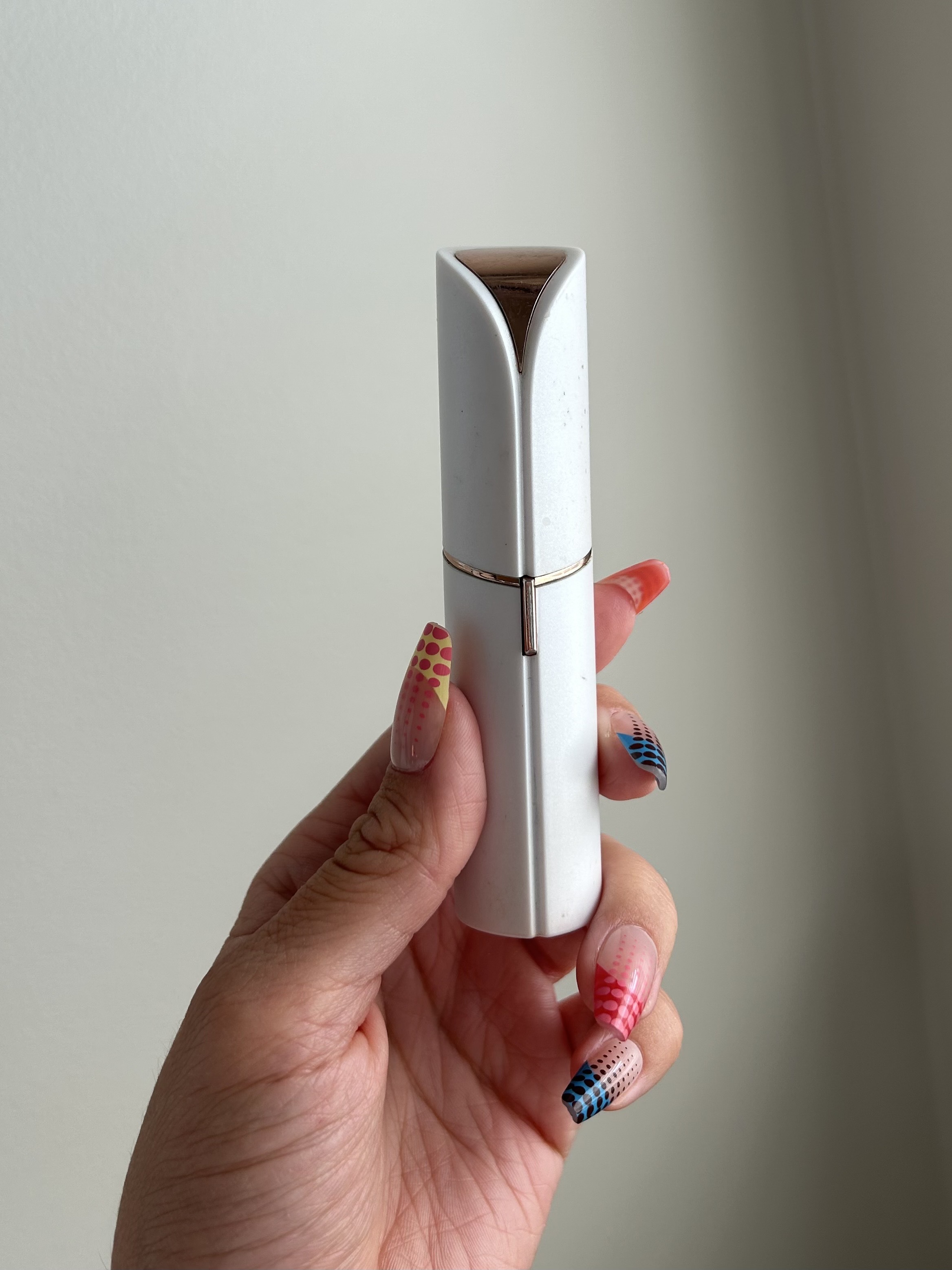 Alyssa Brascia's Flawless electric razor.