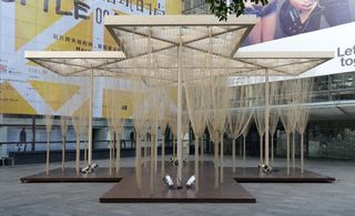 Xintiandi’s developers, Shui On, asked Studio Weave to create a pavilion of gold chain curtains for the mall’s south block piazza