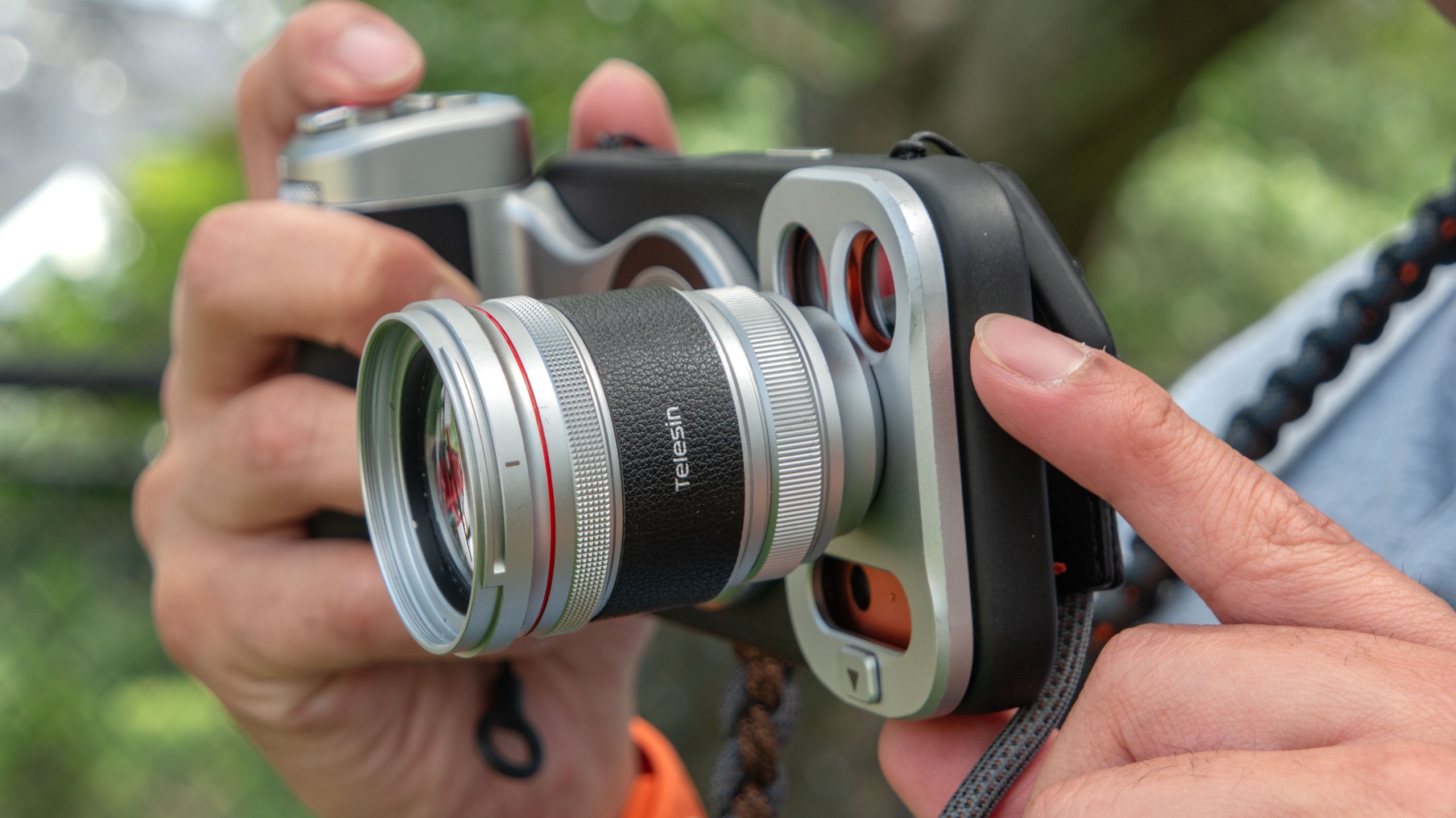Telesin Master Grip Kit on iPhone.