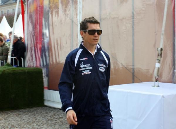 Robbie McEwen will start Roubaix tomorrow