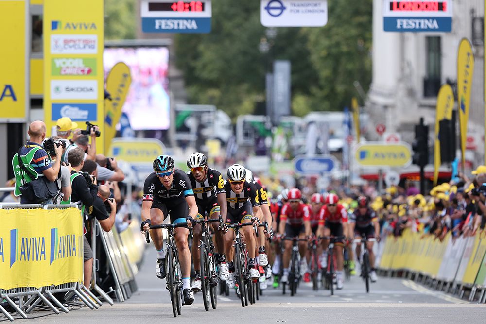 Ian Stannard (Team Sky) leading the bunch