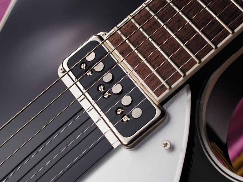 The DynaSonic pickups give that classic 1950s tone.