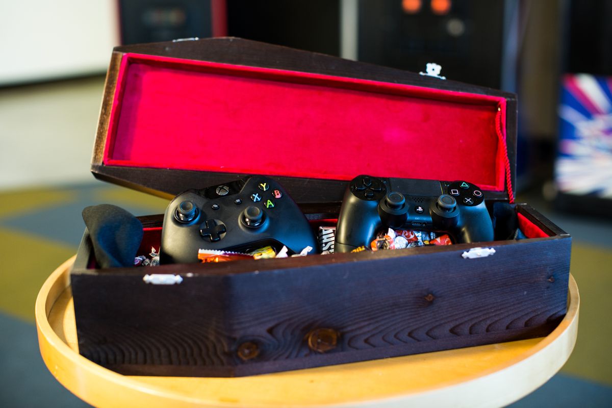 Xbox One controller vs. DualShock 4 which is better for PC gaming