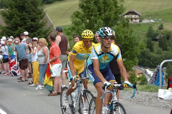 Alberto Contador follows Kl&ouml;den in the 2009 Tour de France