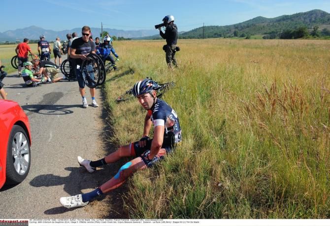 J&eacute;r&ocirc;me Pineau (IAM Cycling) was forced to quit after the crash