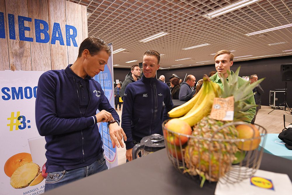 Quick-Step's Niki Terpstra and Iljo Keisse wonder if it's snack time yet