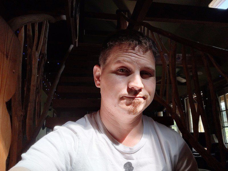 Motorola Edge 2021 Camera Sample Front Facing Camera Inside