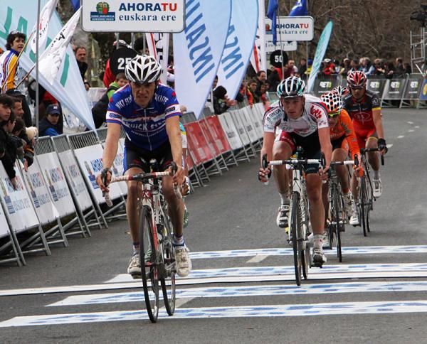 Dries Devenyns (Quick Step) comes across the line ahead of Jurgen Van Den Broeck (Omega Pharma-Lotto)