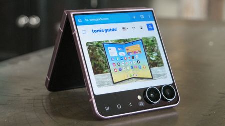 Samsung Galaxy Z Flip 8 review.
