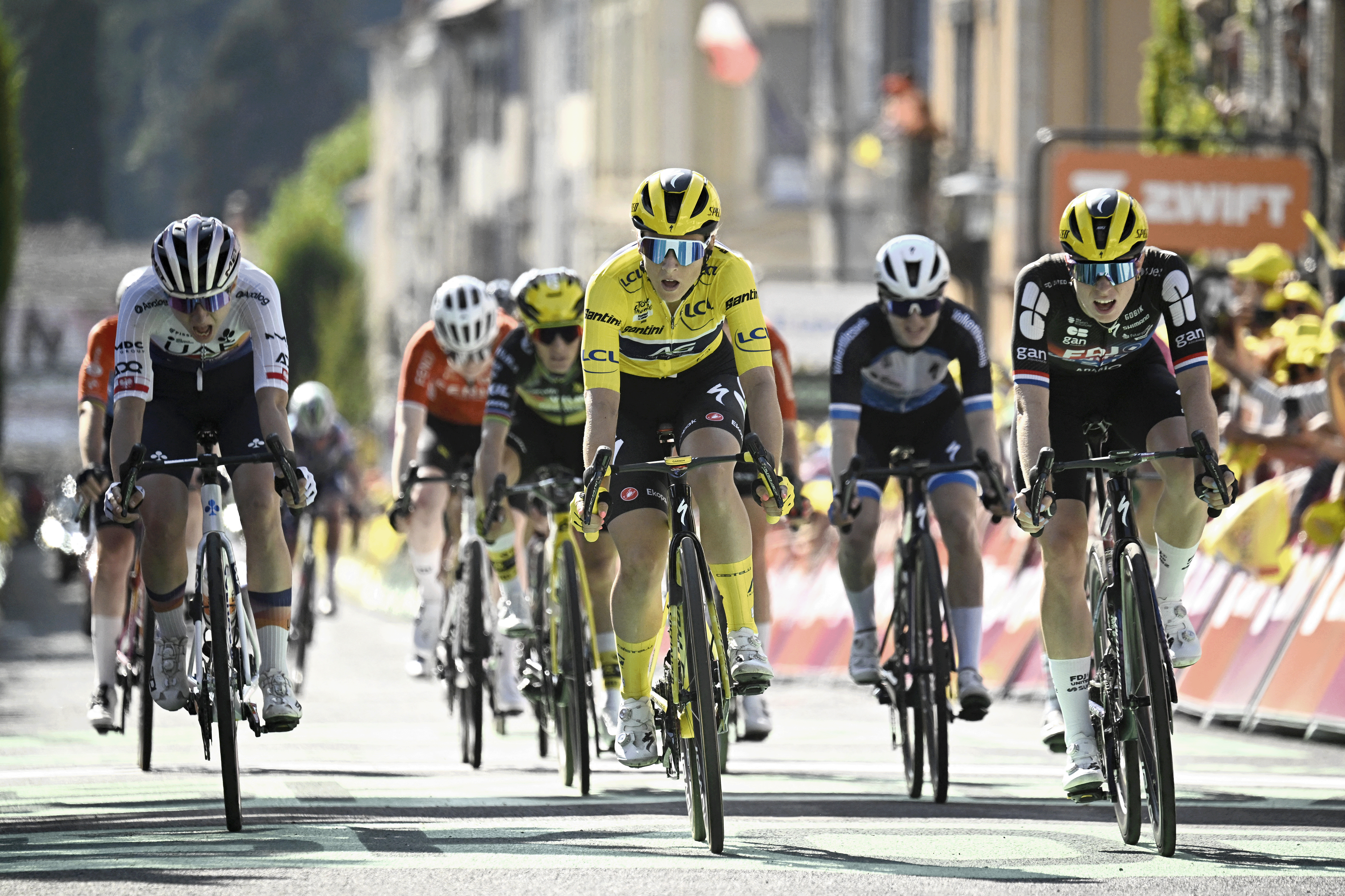 AG Insurance - Soudal Team's Mauritius rider Kimberley Le Court Pienaar (C) wearing the overall leader's yellow jersey races to the finish line at the end of the the 6th stage (out of 9) of the fourth edition of the Women's Tour de France cycling race, 123.7 km from Clermont-Ferrand to Ambert, in Ambert, central France on July 31, 2025. (Photo by JULIEN DE ROSA / AFP) (Photo by JULIEN DE ROSA/AFP via Getty Images)