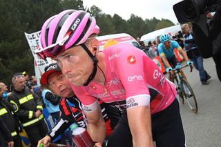 Rohan Dennis (BMC) loses the pink jersey on Mount Etna