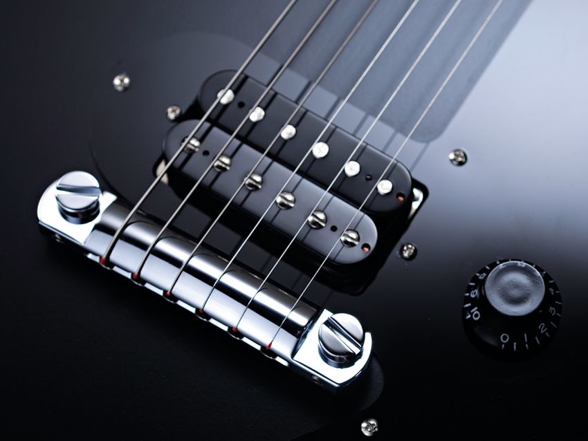 There's your pickup - a solitary 491T humbucker.
