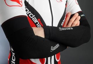 Differential weaving throughout the warmers yield a better fit with less bunching plus a touch more protection on the sides that are exposed to the wind