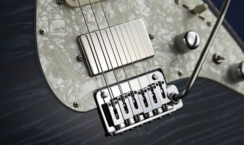 The vintage-style vibrato is super-smooth and impressively stable