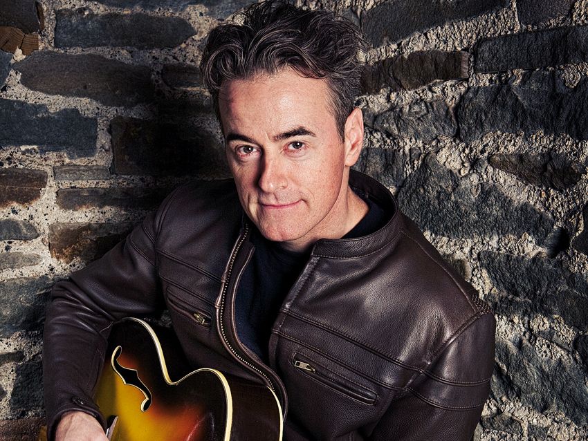 Smith's style is a mix of Western swing and jazz.
