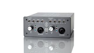 Entirely made in England and very solidly put together, the Sonora 2 preamp is designed to be portable