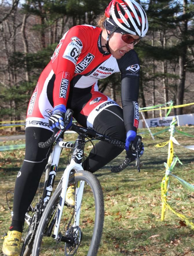 Amanda Carey (Stan's NoTubes) focuses on maintaining contact with the lead group.