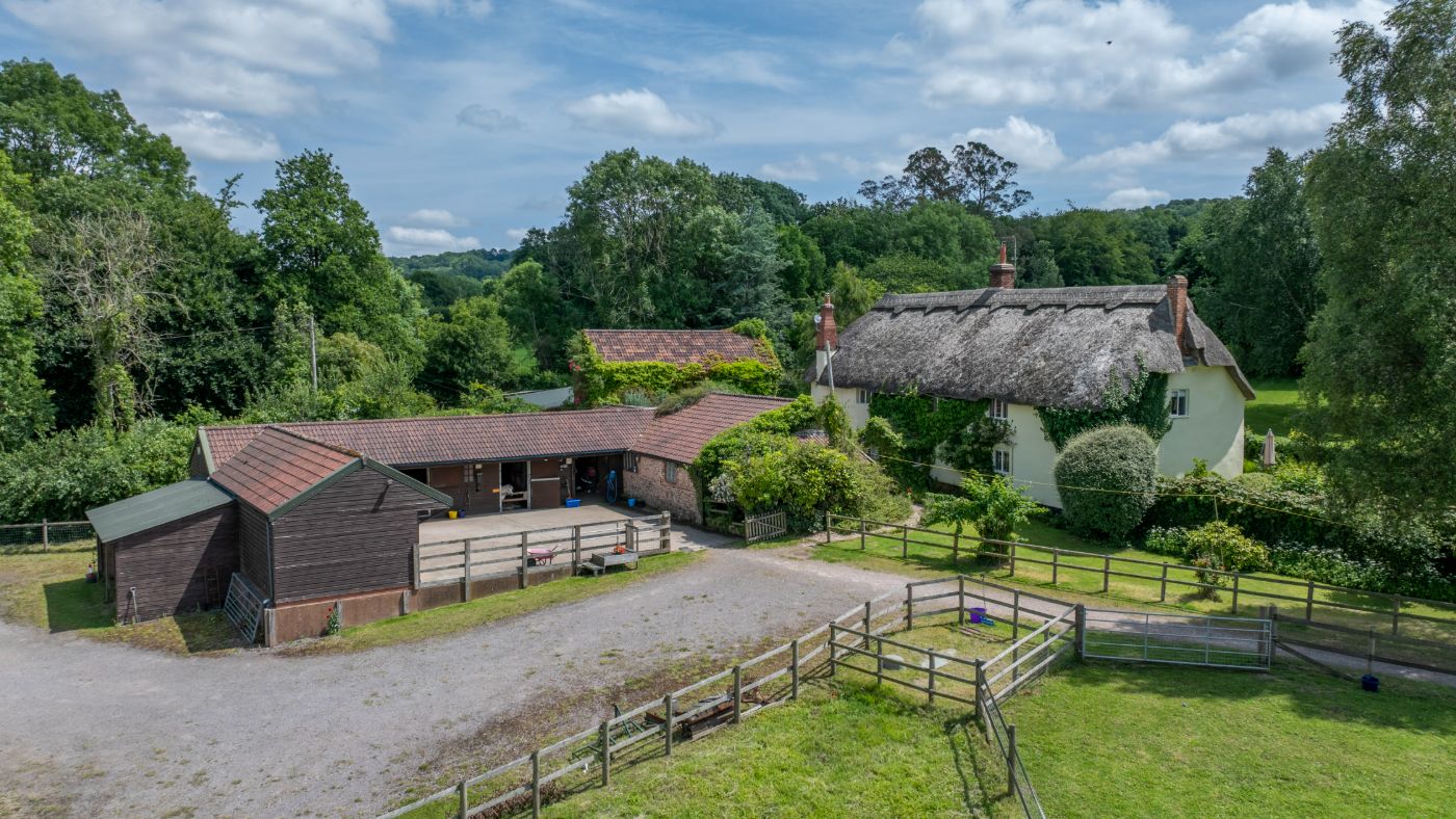 Jerwoods Farm, Exeter, Knight Frank, &amp;pound;1,495,000 (25)