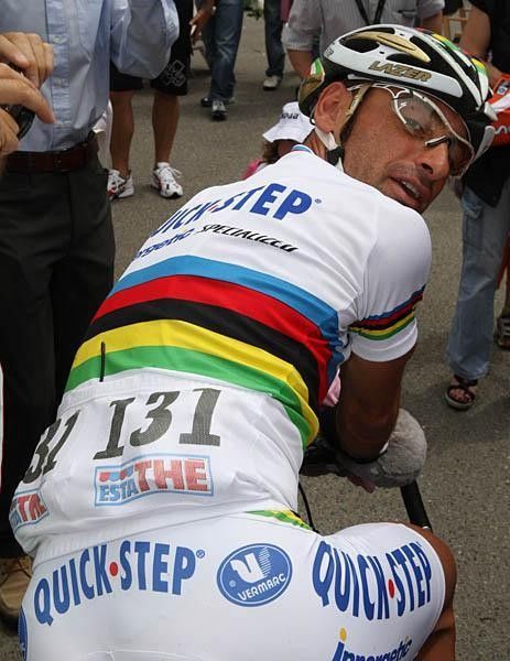 Paolo Bettini has his bib number sublimated on his World Champion's jersey.