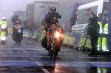 Roberto Heras (USPS) emerges from the fog to win the Angliru stage