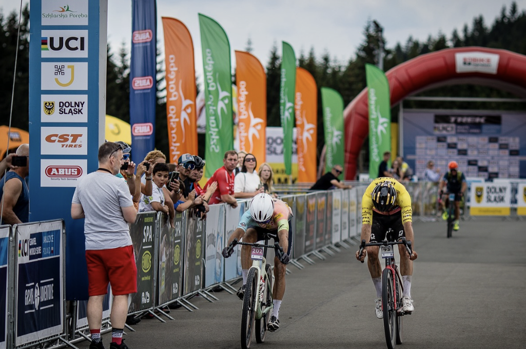 Hans Becking (left) wins Adventure Gravel Poland in photo finish against Mauro Verwilt