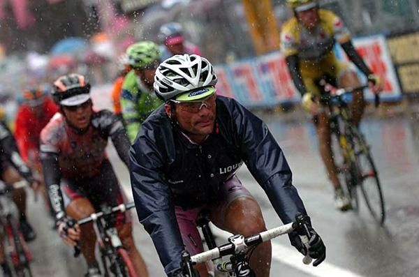 Danilo Di Luca (Liquigas) concludes another day in the race lead.