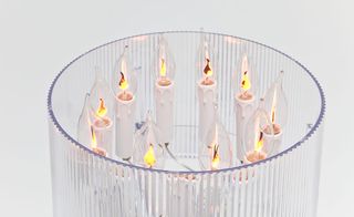 Transparent lamp with flame-like bulbs