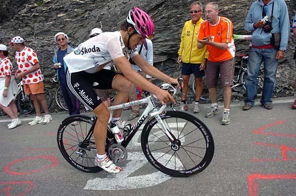 Linus Gerdemann struggled all day and lost the white jersey a day after he lost yellow.