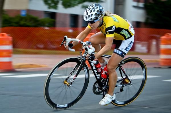 Shelly Evans (Peanut Butter &amp; Co) tried hard to hang onto the yellow jersey today.