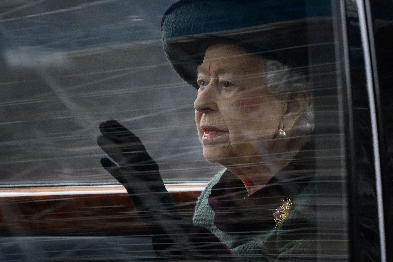 LONDON, ENGLAND - MARCH 29: Britain&#039;s Queen Elizabeth II leaves the Thanksgiving Service for the Duke Of Edinburgh at Westminster Abbey on March 29, 2022 in London, England. (Photo by Leon Neal/Getty Images)