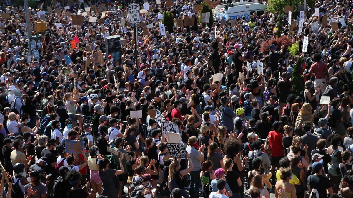 Crowds of people protest police brutality and the death of George Floyd in Brooklyn, New York, on May 30, 2020.