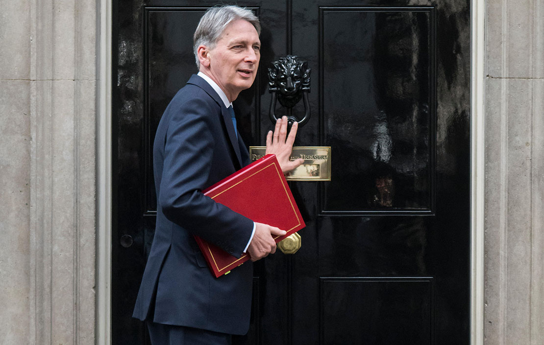 London, UK. 30th October, 2017. Philip Hammond - Knocking on the door of number 10 Downing Street. London 30 Oct 2017. Credit: Guy Bell/Alamy Live News