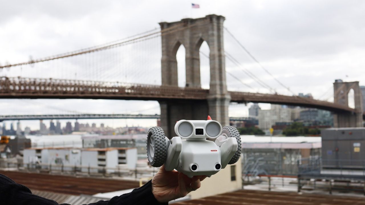Mondo Beni camera robot