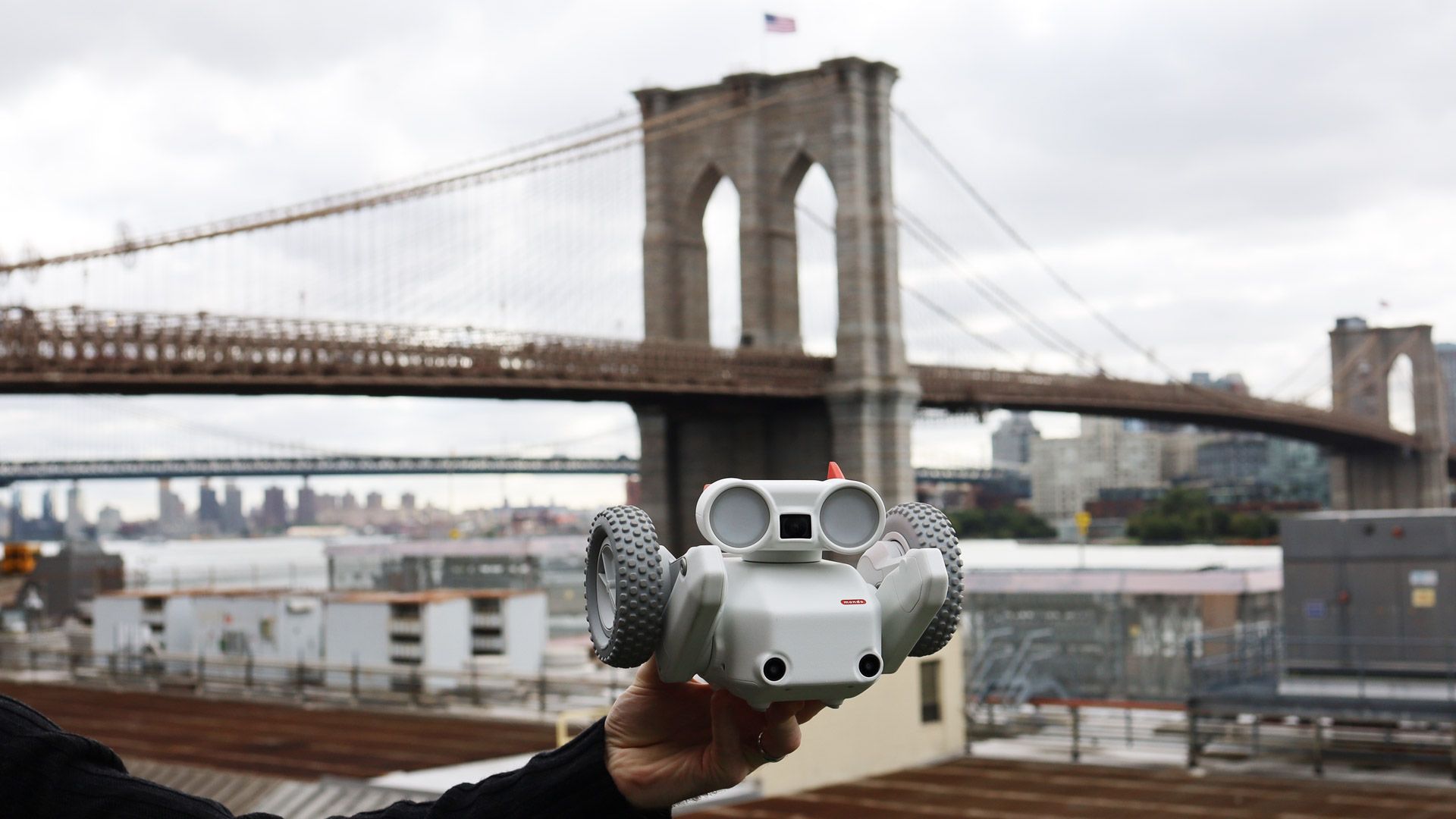 Mondo Beni camera robot