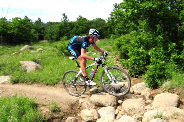 Sam Schultz (Gary Fisher/Specialized) riding in fifth place.