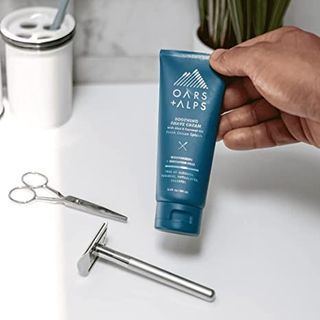 An image of Oars + Alps Soothing Mens Shaving Cream