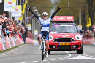 Anna van der Breggen wins Amstel Gold