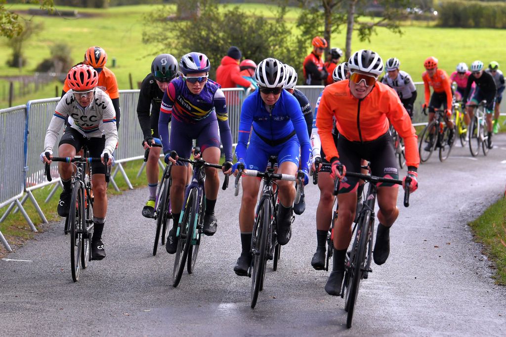 The chasing group in Li&egrave;ge-Bastogne-Li&egrave;ge Femmes