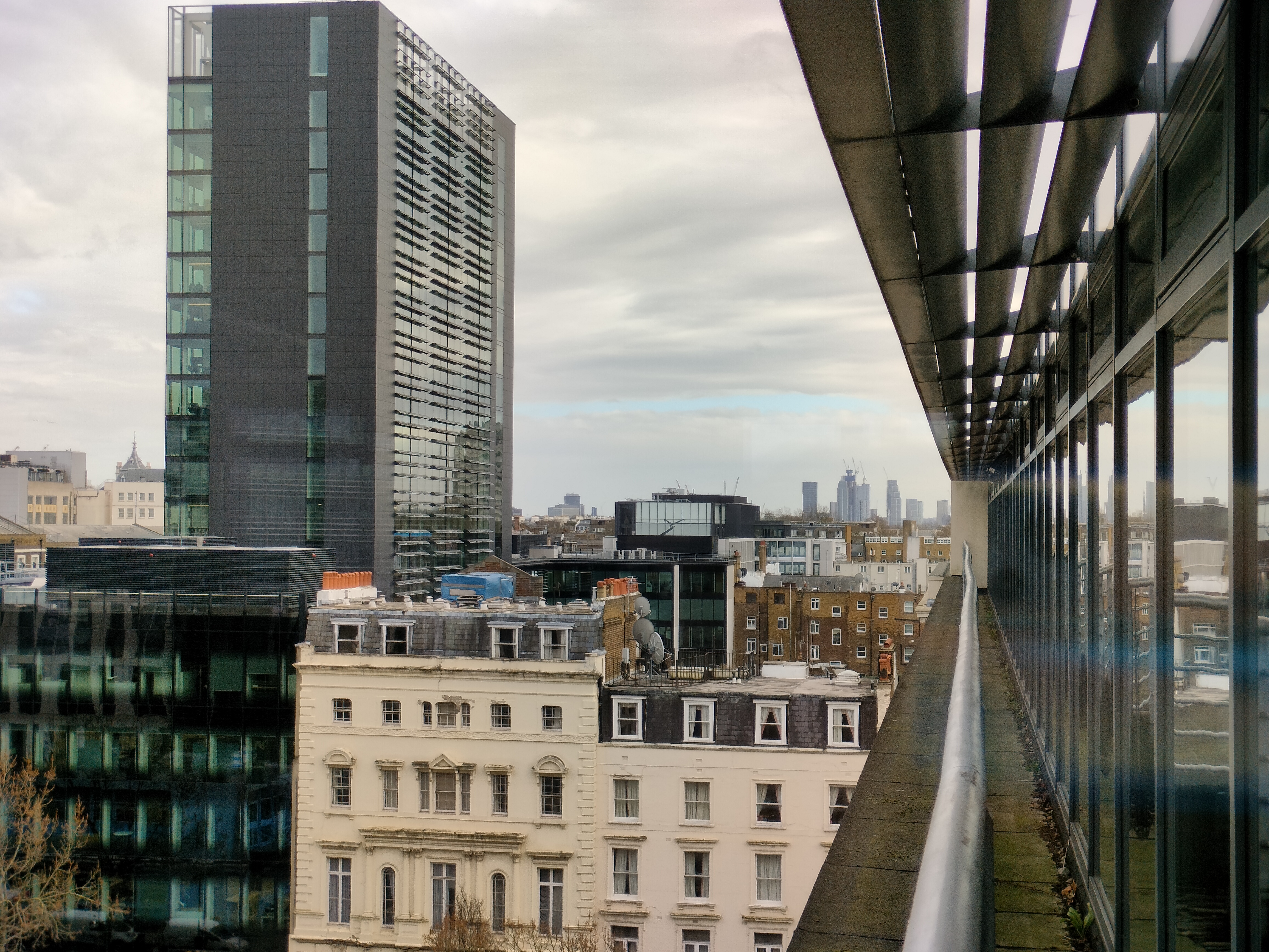 Realme 9 Pro review: skyscrapers in a city