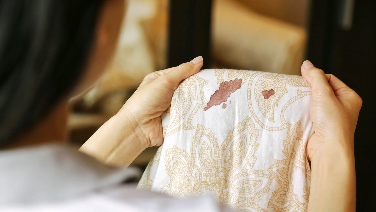 How to get blood stains out of bed sheets — 3 tried and tested methods