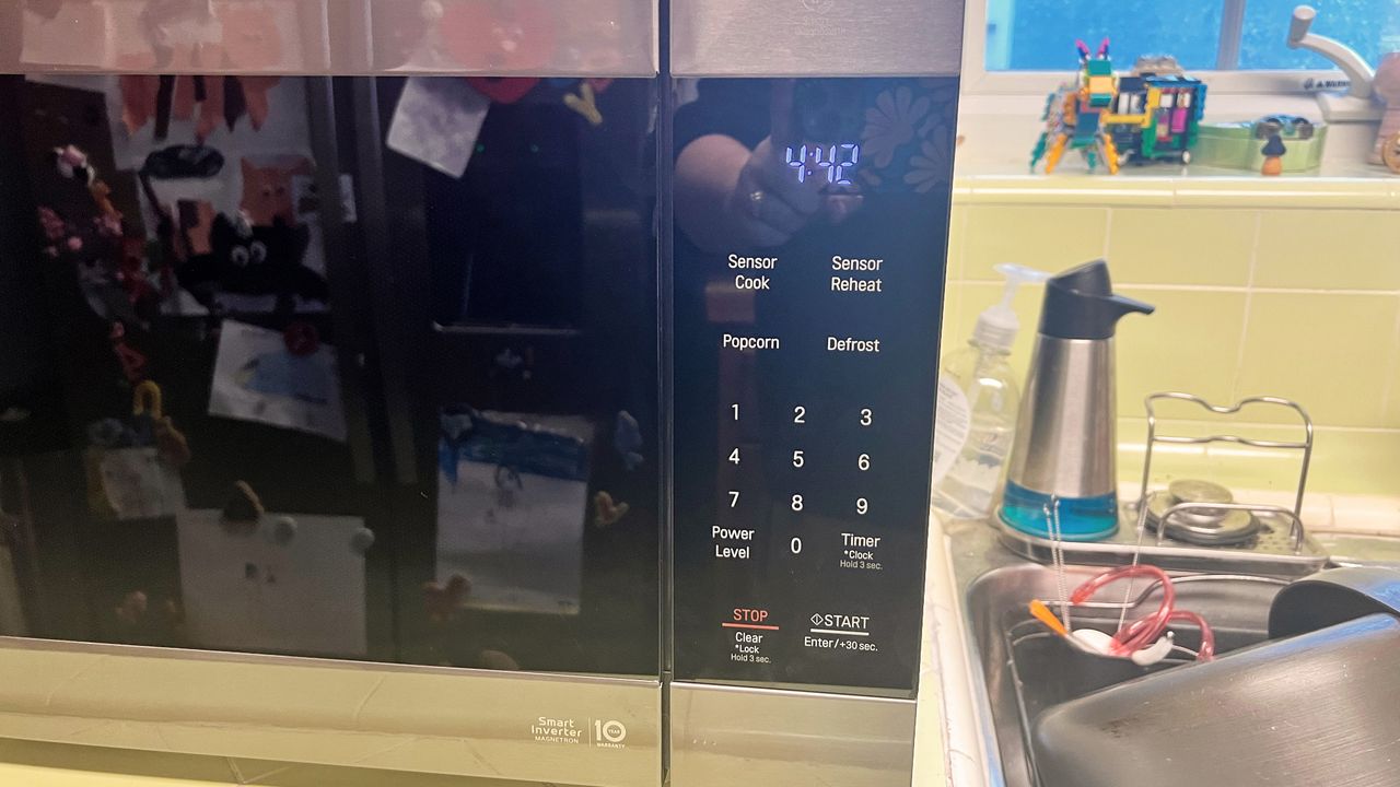 LG LMC2075ST being tested in writer's home