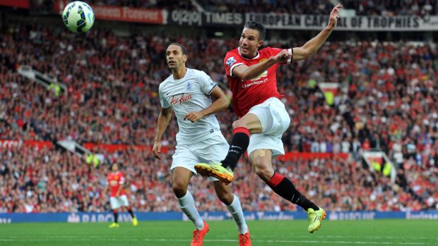 Van Persie shoots during Man Utd&amp;#039;s 4-0 victory over QPR