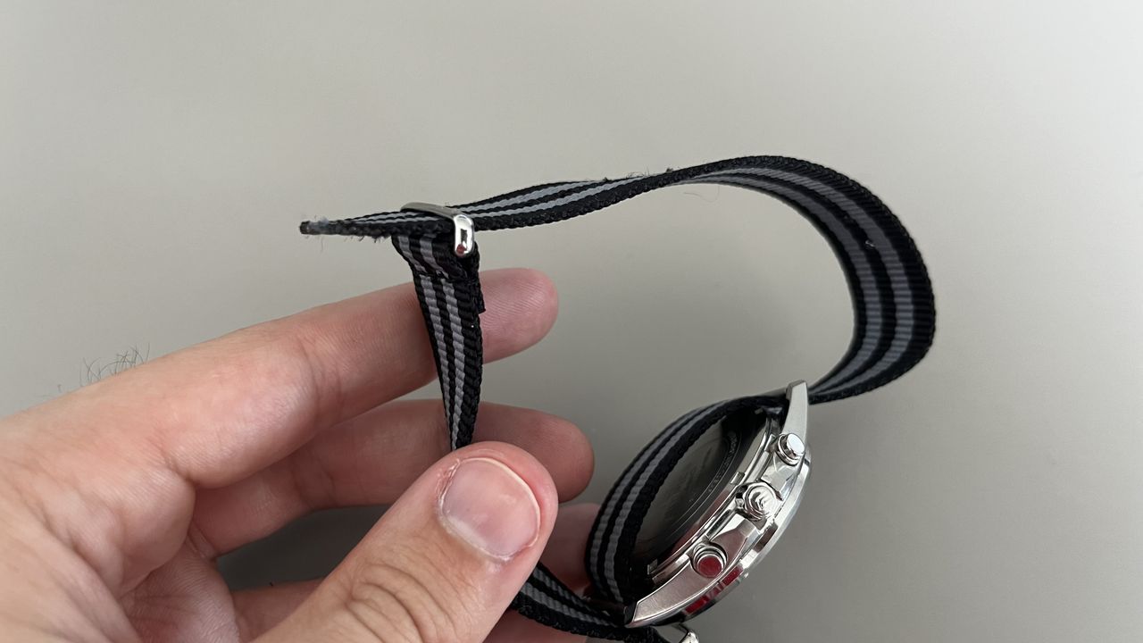 Changing the watch strap on a Casio Edifice