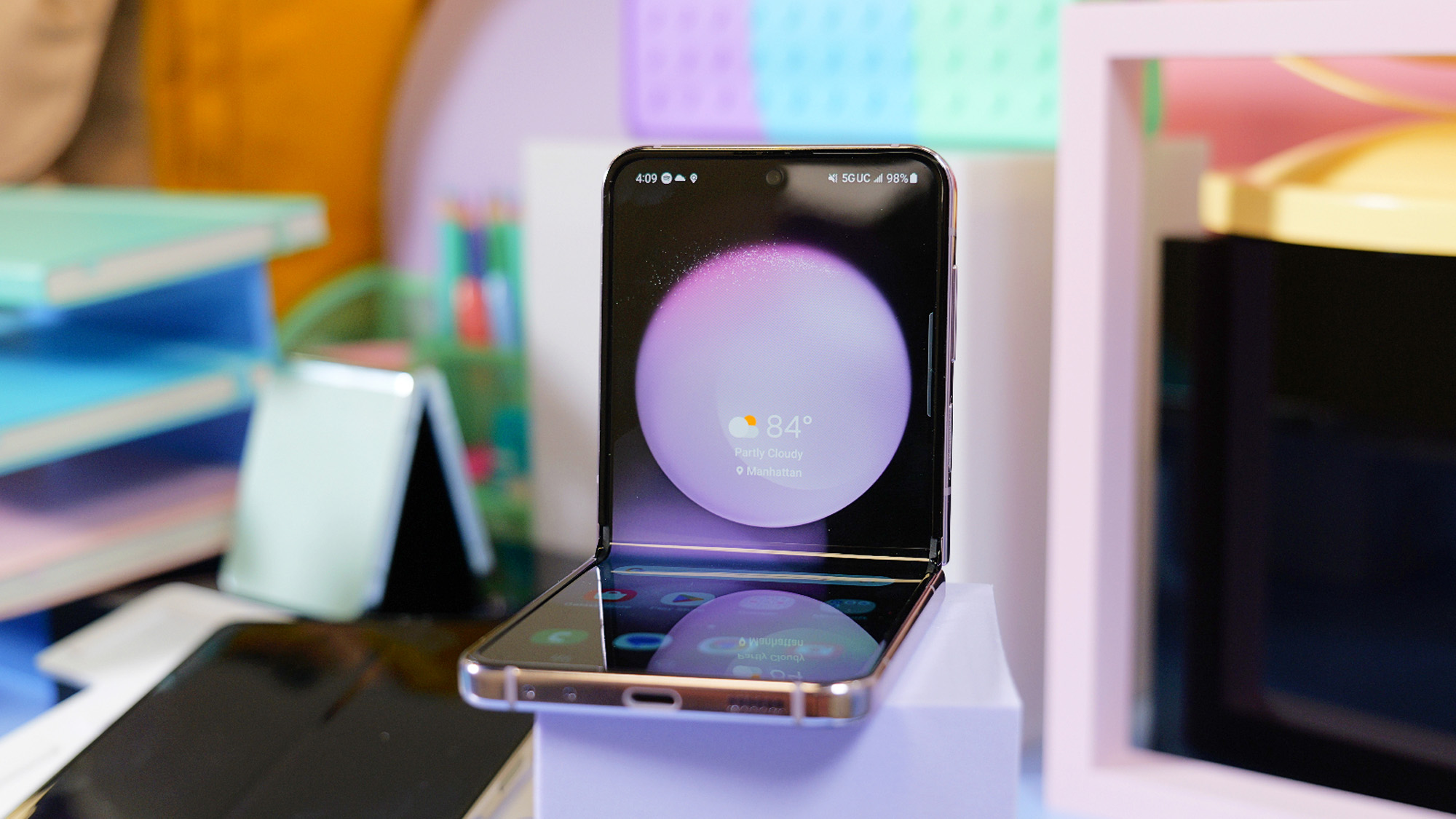 Samsung's Galaxy Z Flip 4 Looks Nostalgic, but Improves Where it Matters -  TheStreet