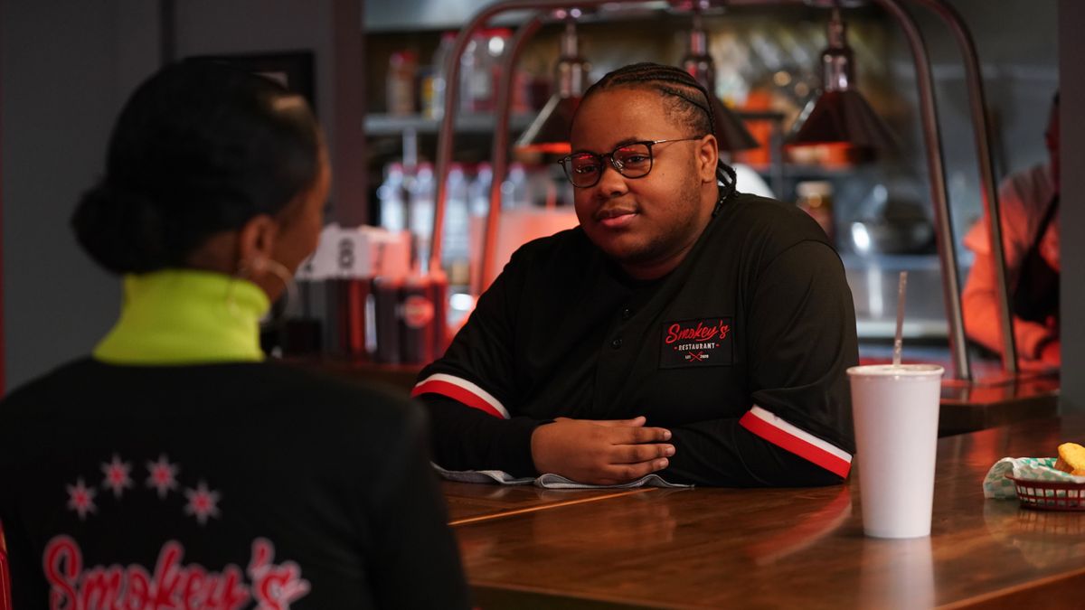 Shamon Brown Jr. as Papa working at Smokey&#039;s in The Chi season 6